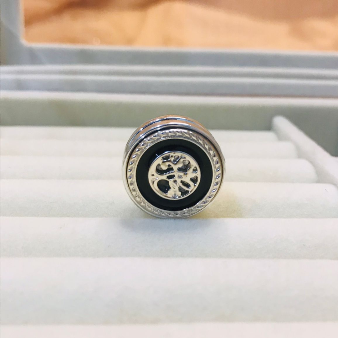 Black Round Corner Magnet - Scarfs.pk