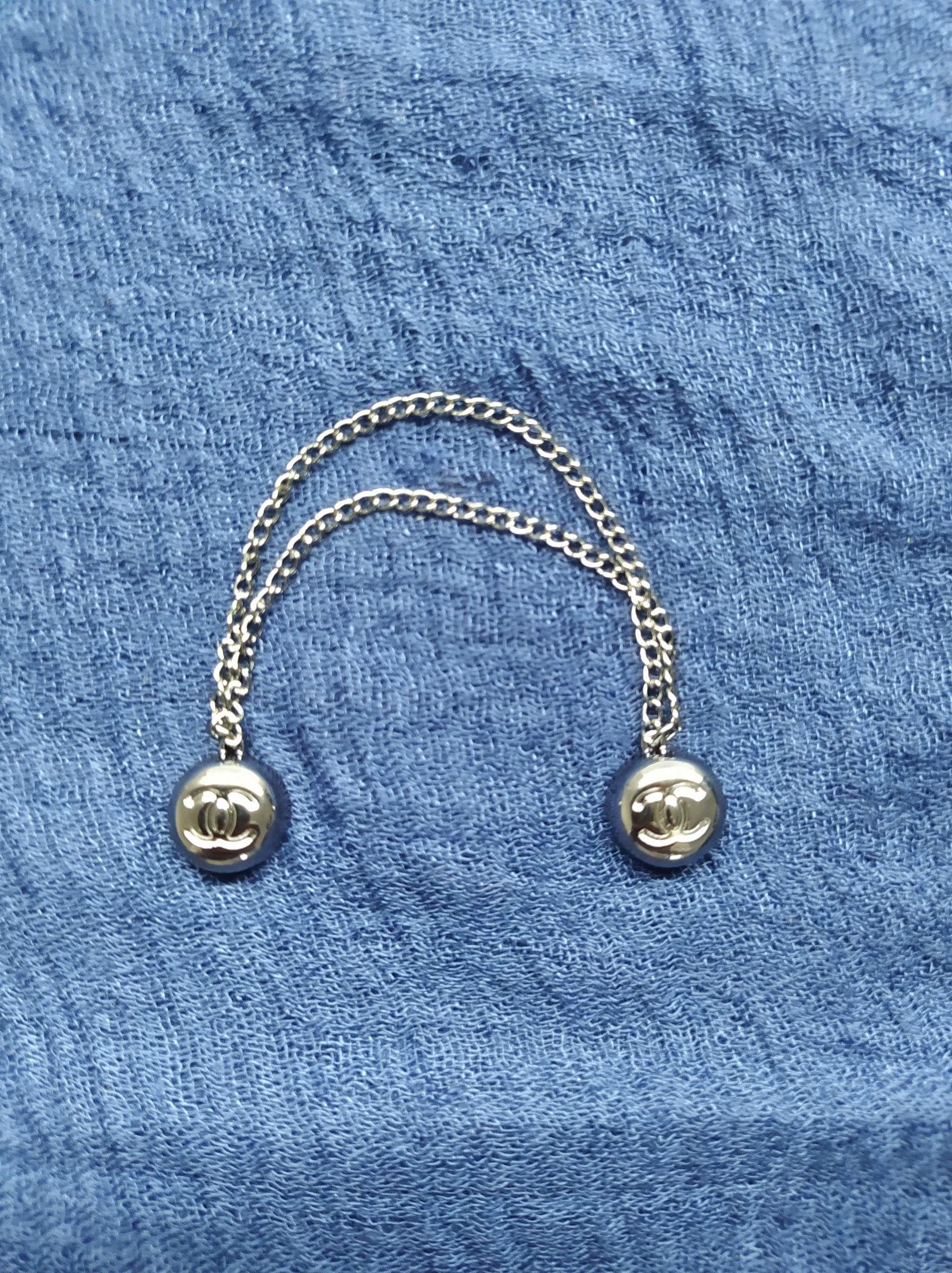 Black Chain Style Magnet - Scarfs.pk