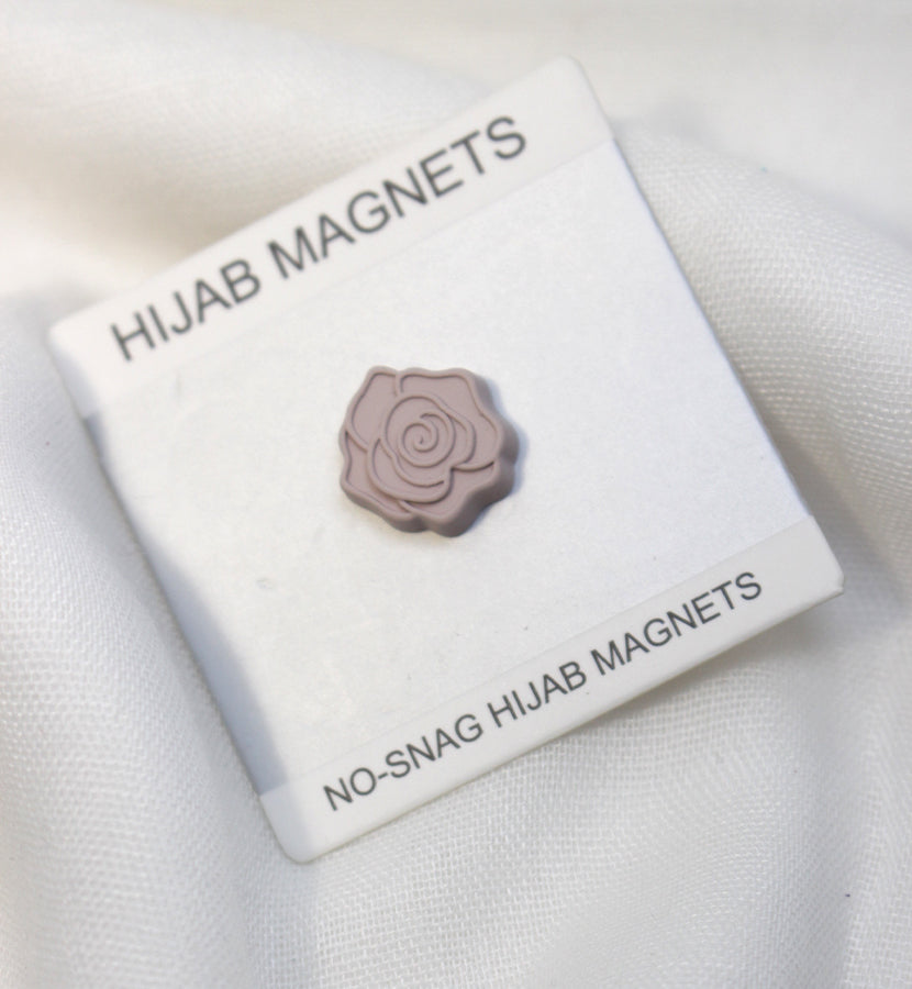 Grapes Flowers Style Magnet Pin - Scarfs.pk