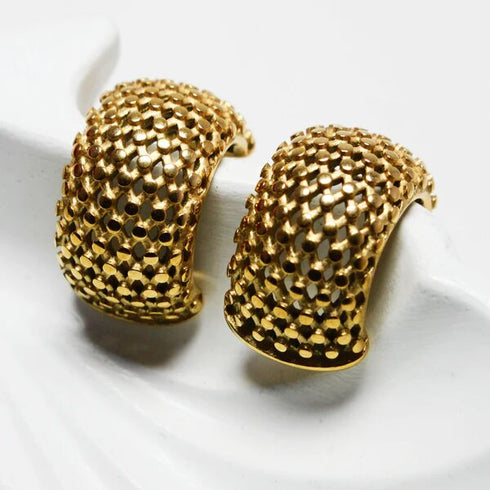 Signatures - Scarfs.pk