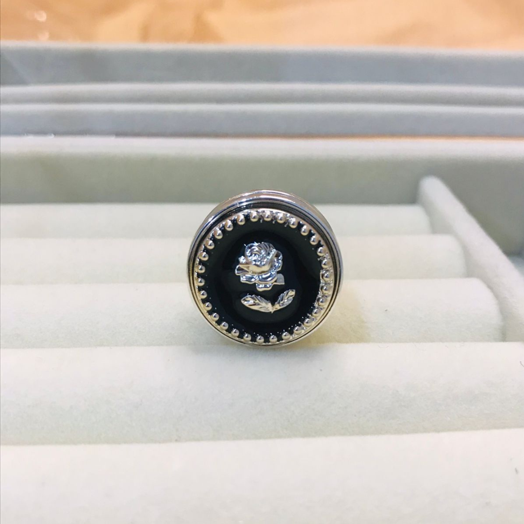 Black Rose Magnet - Scarfs.pk