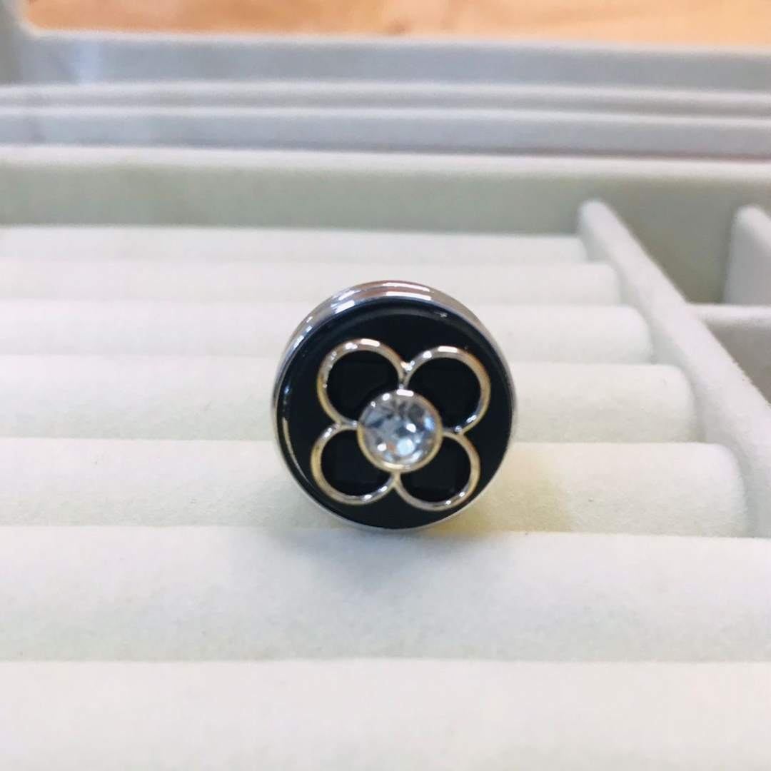 Black Sunflower Magnet - Scarfs.pk