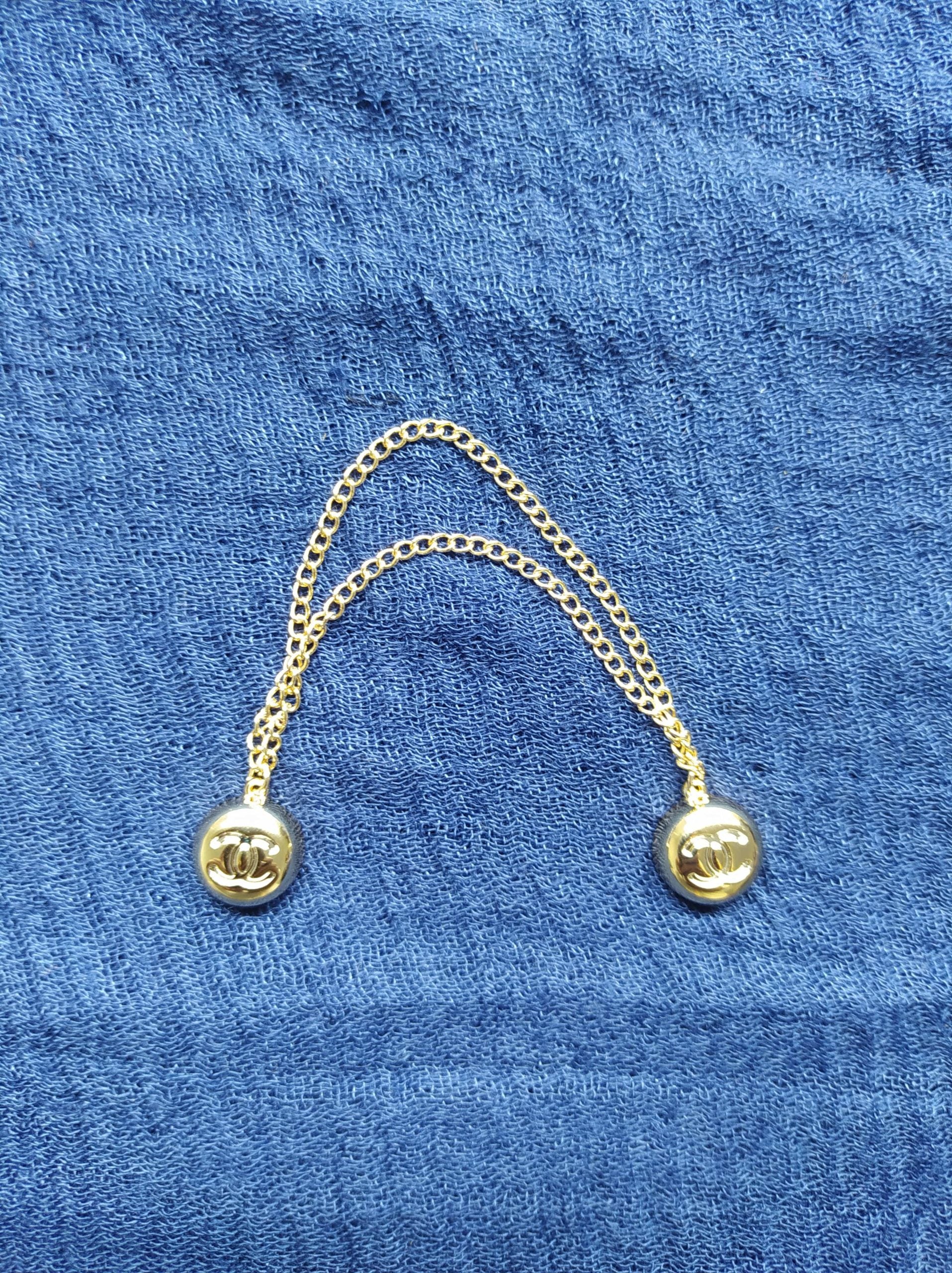 Golden Chain Style Magnet - Scarfs.pk