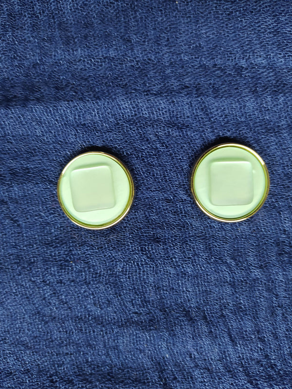 Green Button Style Magnet - Scarfs.pk