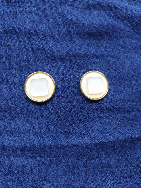White Button Style Magnet - Scarfs.pk