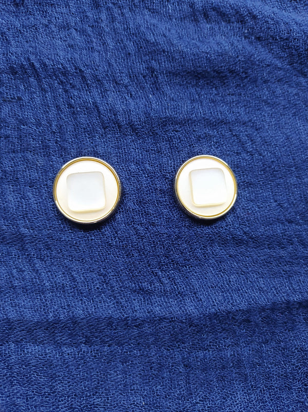White Button Style Magnet - Scarfs.pk