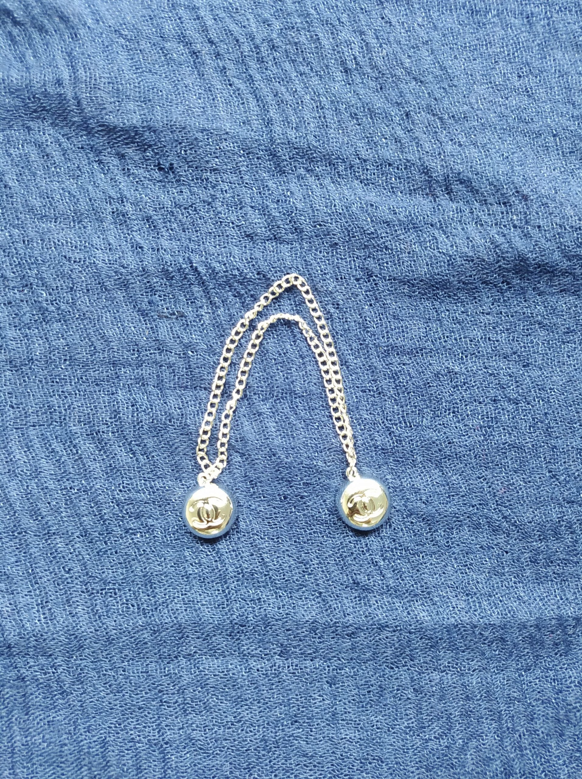 White Chain Style Magnet - Scarfs.pk